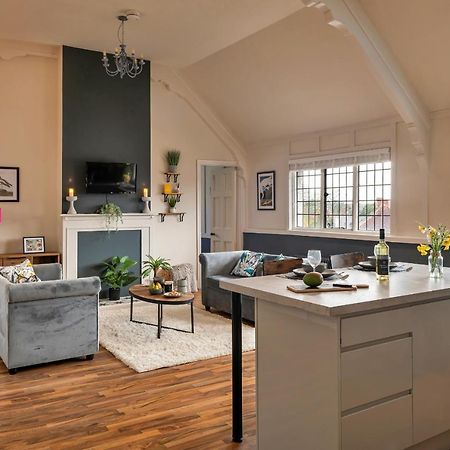 Finest Retreats - Sunnycroft Penthouse Apartment Llandrindod Wells Bagian luar foto