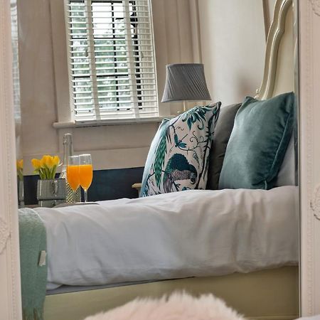 Finest Retreats - Sunnycroft Penthouse Apartment Llandrindod Wells Bagian luar foto