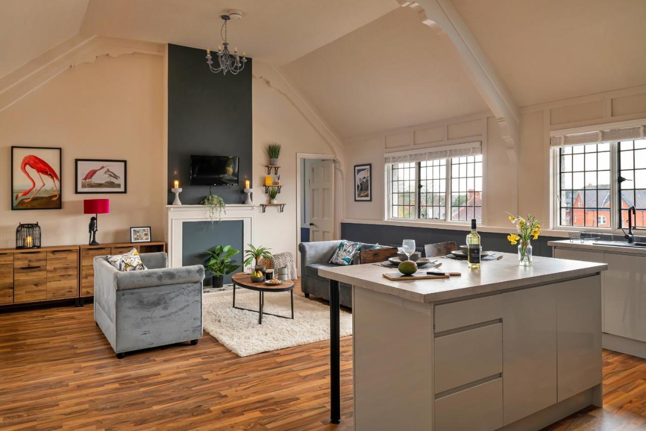 Finest Retreats - Sunnycroft Penthouse Apartment Llandrindod Wells Bagian luar foto