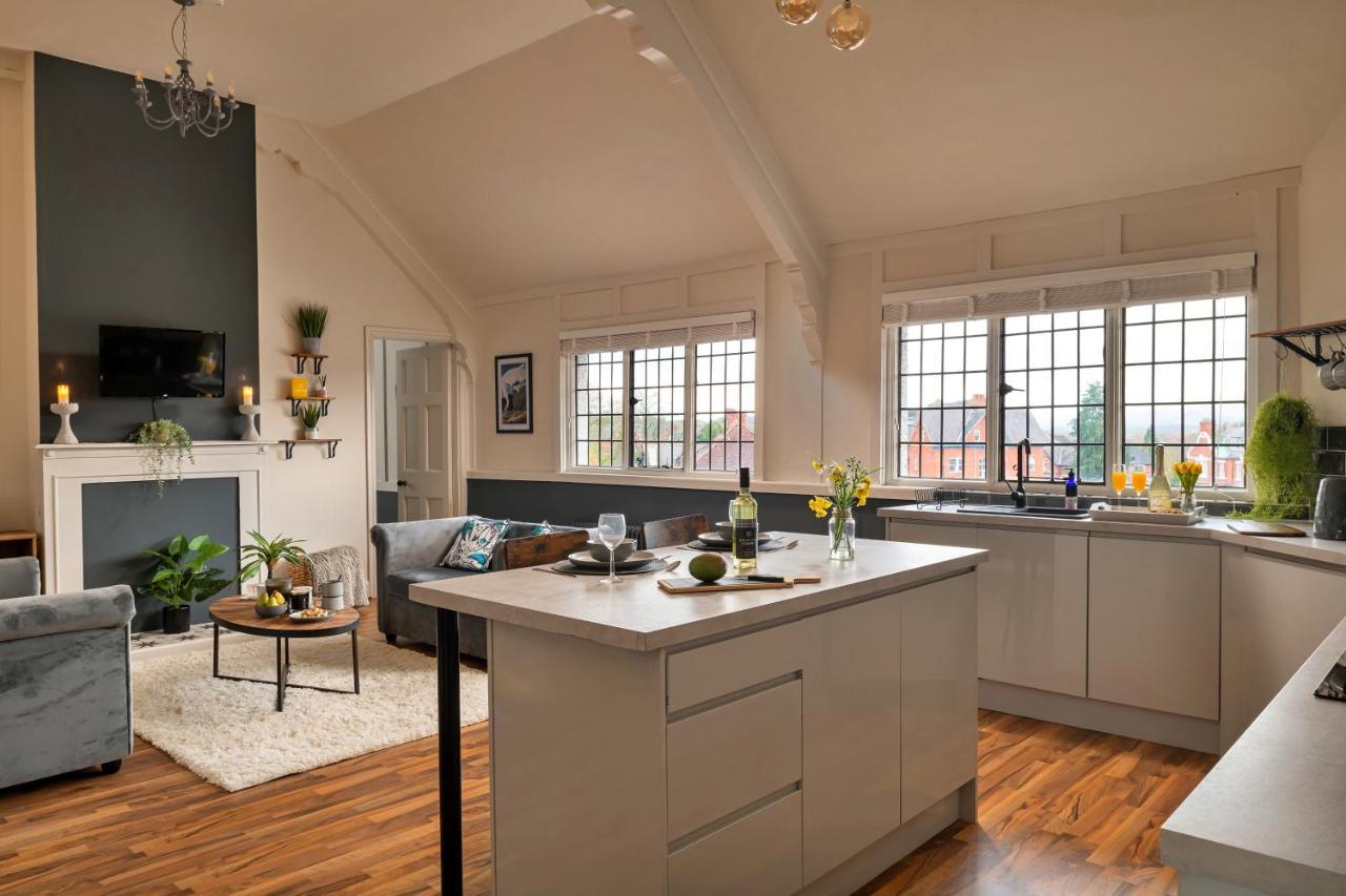 Finest Retreats - Sunnycroft Penthouse Apartment Llandrindod Wells Bagian luar foto