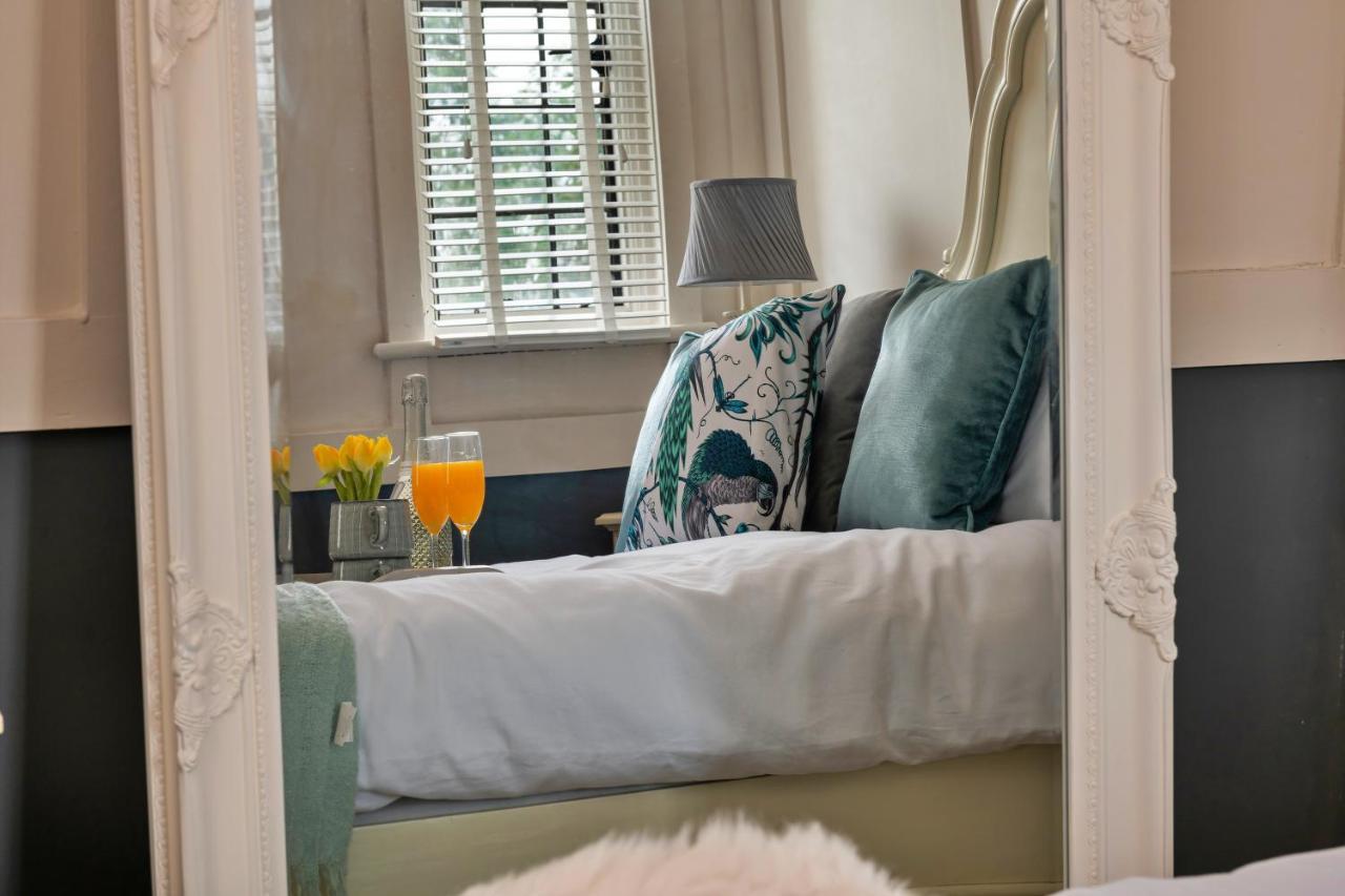 Finest Retreats - Sunnycroft Penthouse Apartment Llandrindod Wells Bagian luar foto